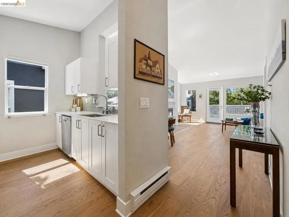 12 Bayside Ct Richmond, CA 94804