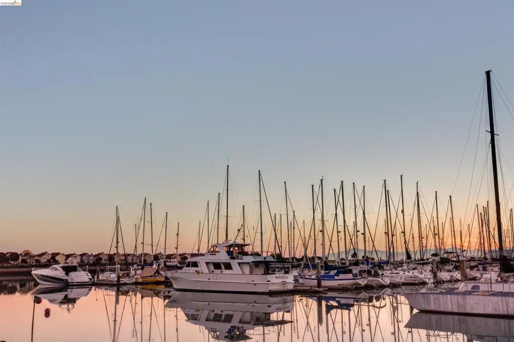 12 Bayside Ct Richmond, CA 94804