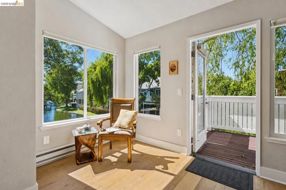 12 Bayside Ct Richmond, CA 94804