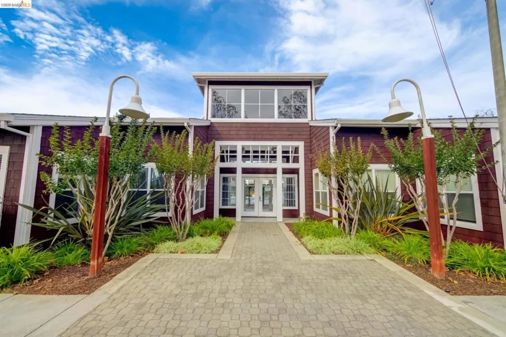 12 Bayside Ct Richmond, CA 94804