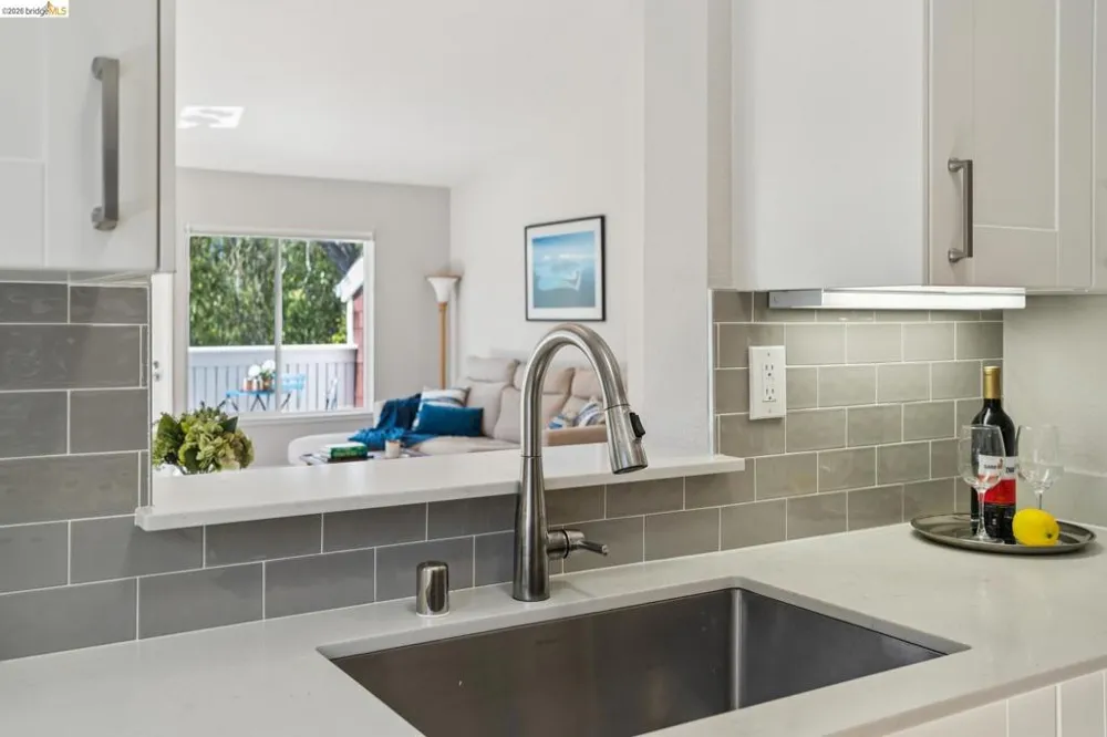 12 Bayside Ct Richmond, CA 94804