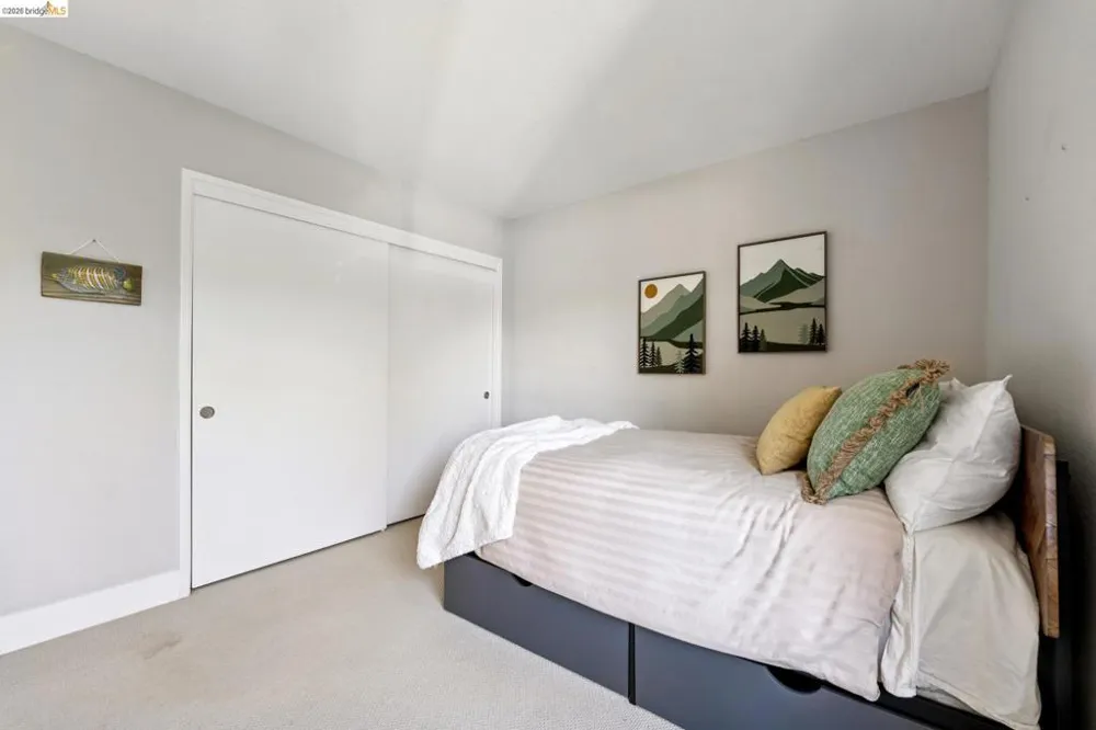12 Bayside Ct Richmond, CA 94804