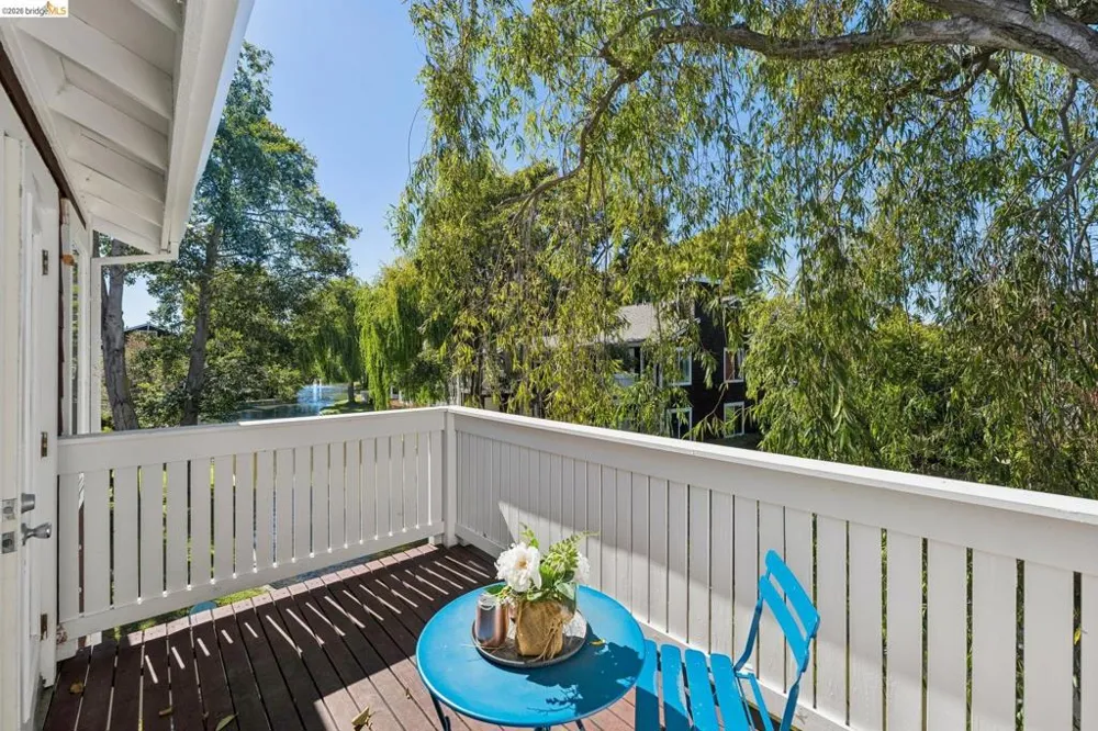 12 Bayside Ct Richmond, CA 94804
