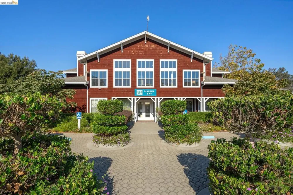 12 Bayside Ct Richmond, CA 94804