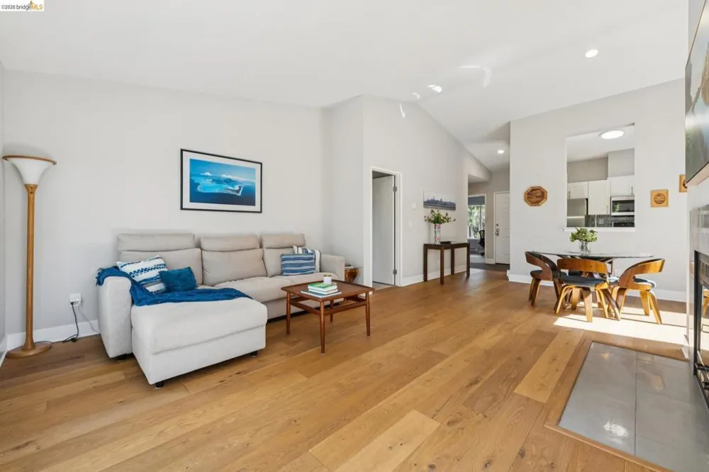 12 Bayside Ct Richmond, CA 94804