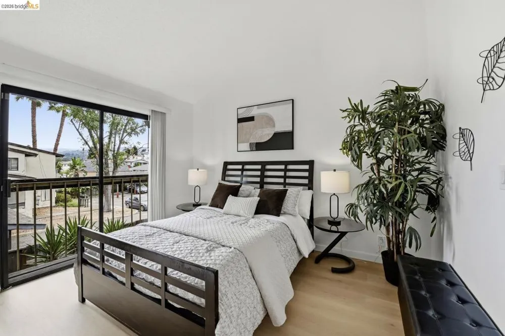 9729 Elmview DR Oakland, CA 94603