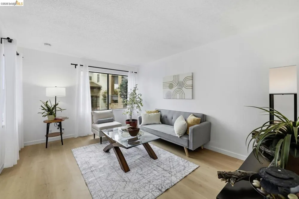 9729 Elmview DR Oakland, CA 94603