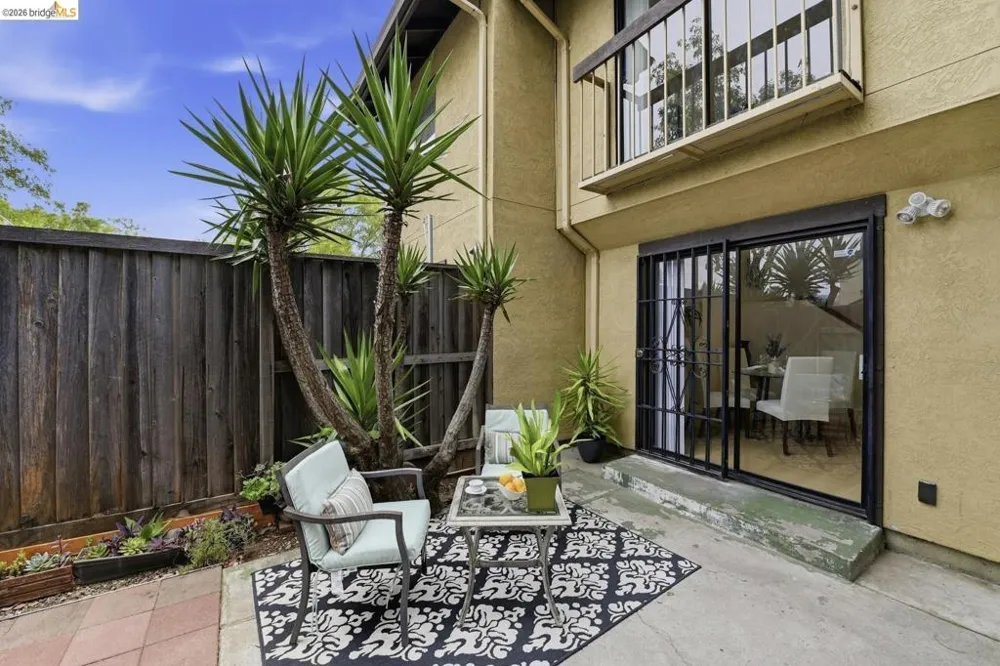 9729 Elmview DR Oakland, CA 94603