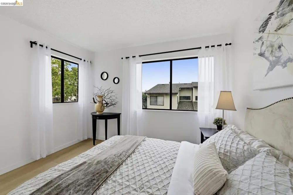 9729 Elmview DR Oakland, CA 94603