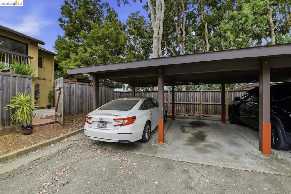 9729 Elmview DR Oakland, CA 94603