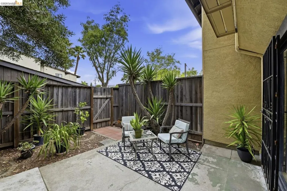 9729 Elmview DR Oakland, CA 94603