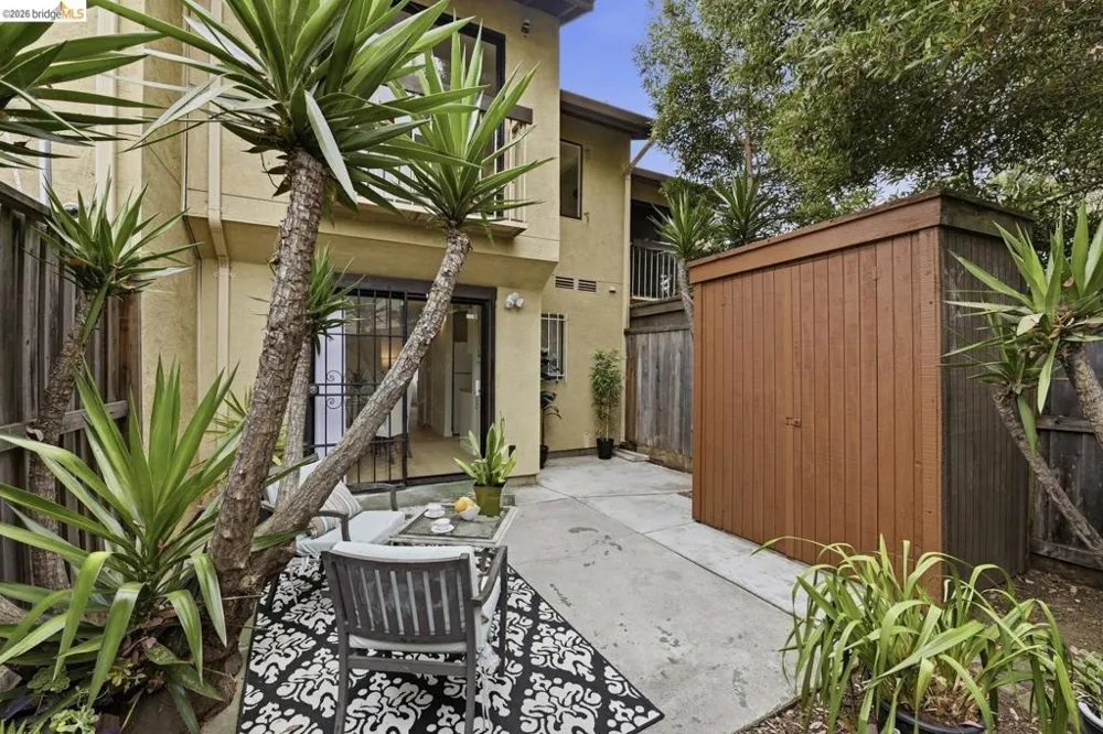 9729 Elmview DR Oakland, CA 94603