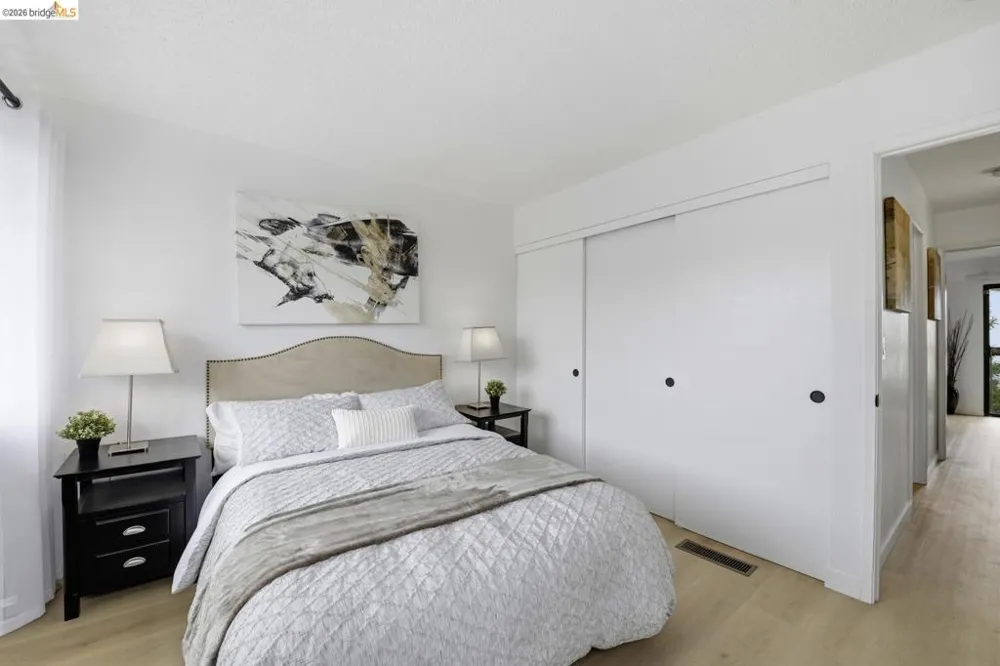 9729 Elmview DR Oakland, CA 94603