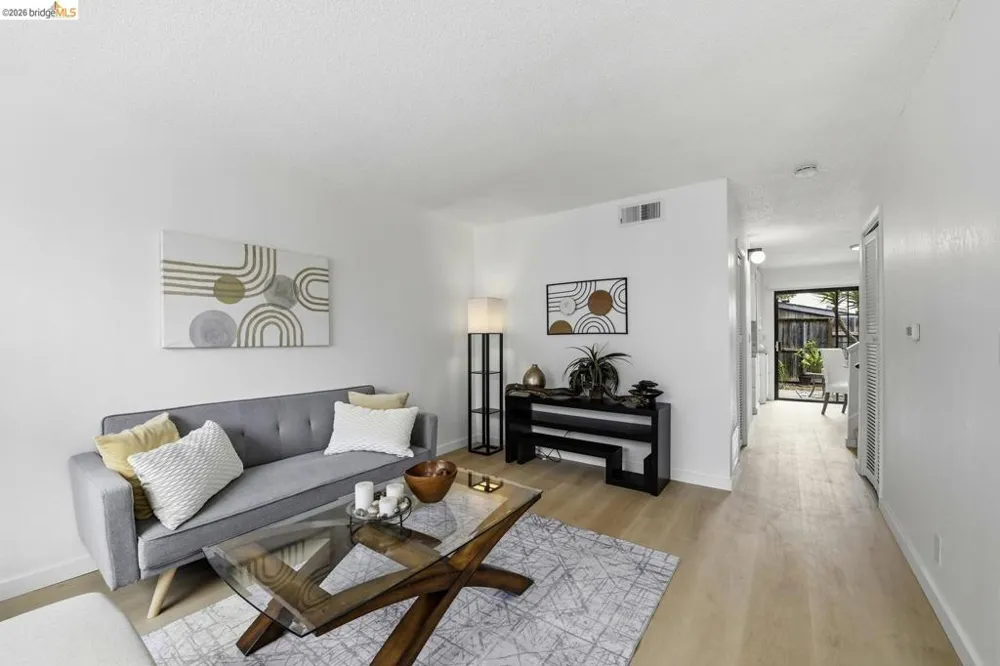9729 Elmview DR Oakland, CA 94603