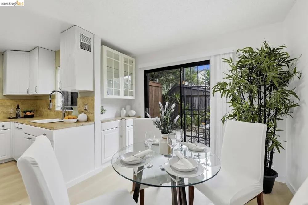9729 Elmview DR Oakland, CA 94603