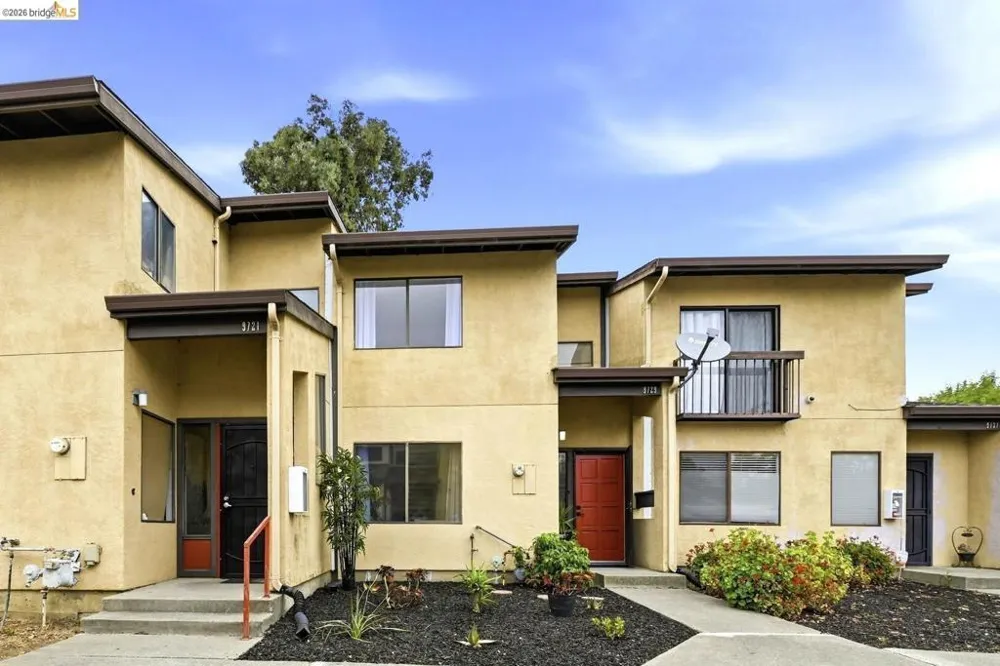 9729 Elmview DR Oakland, CA 94603