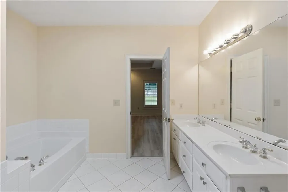 100 Clay Court Tyrone, GA 30290