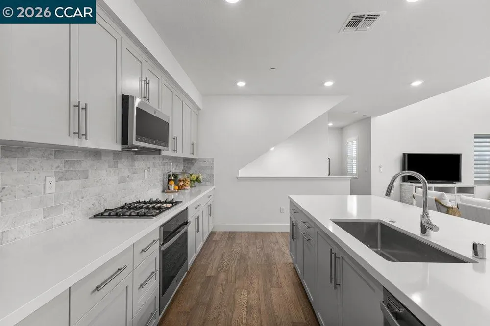 75208 VIA VICENZA San Ramon, CA 94583