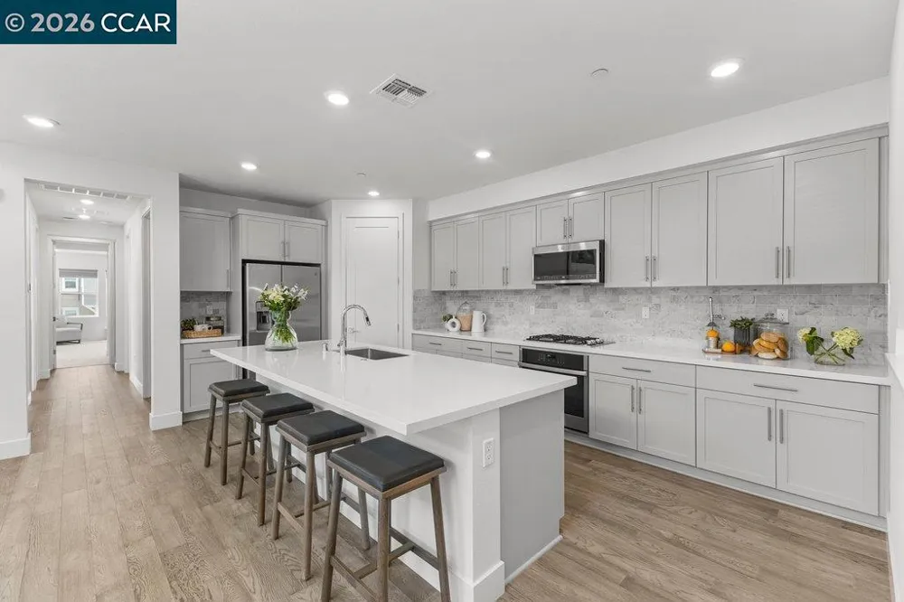 75208 VIA VICENZA San Ramon, CA 94583