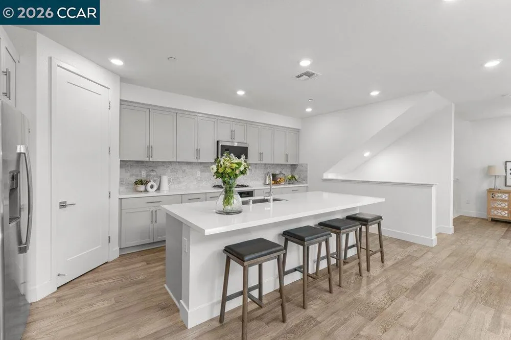75208 VIA VICENZA San Ramon, CA 94583