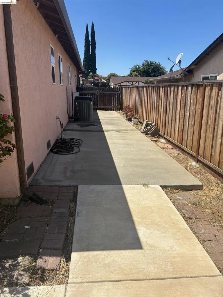 2119 Sugartree Dr Pittsburg, CA 94565
