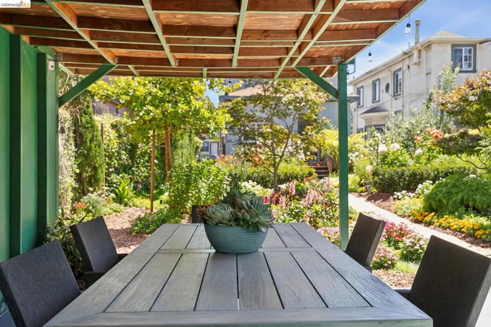 688 31St St Oakland, CA 94609