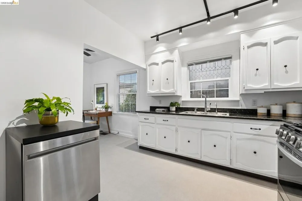 688 31St St Oakland, CA 94609