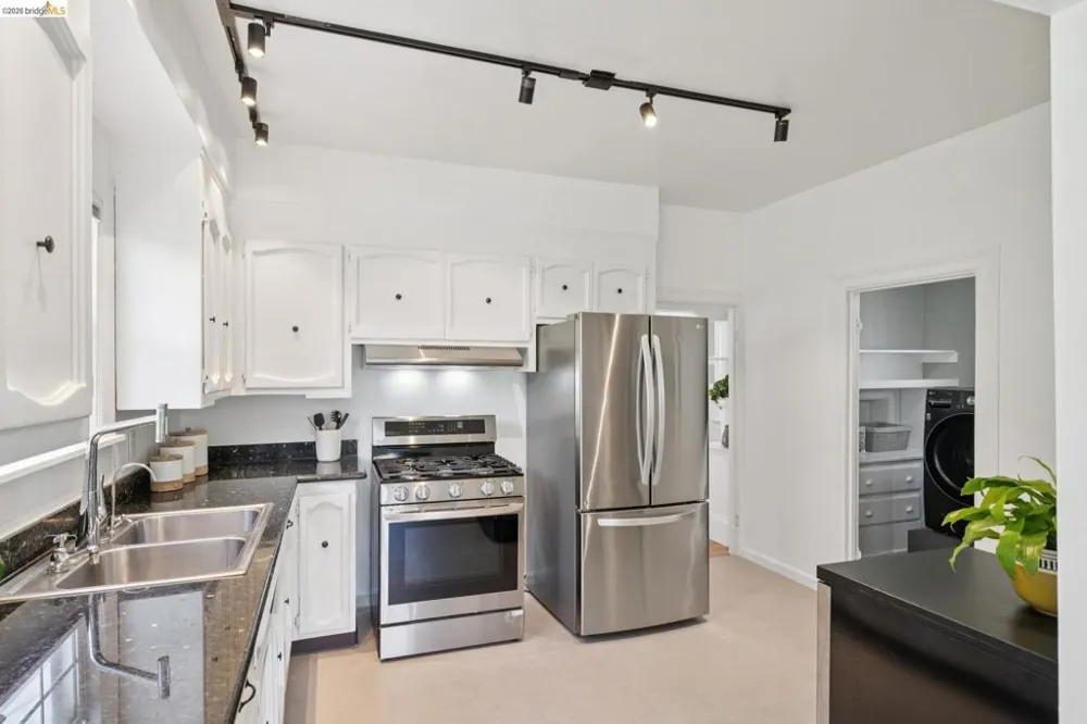 688 31St St Oakland, CA 94609