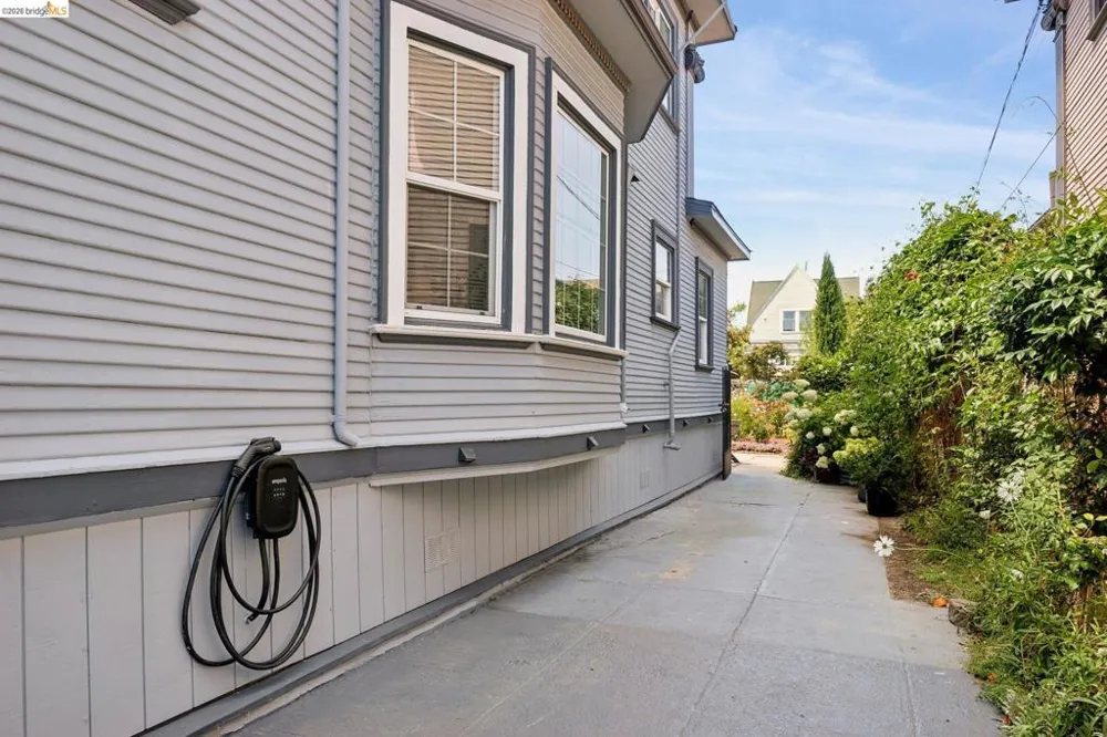 688 31St St Oakland, CA 94609