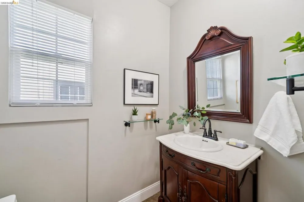 688 31St St Oakland, CA 94609