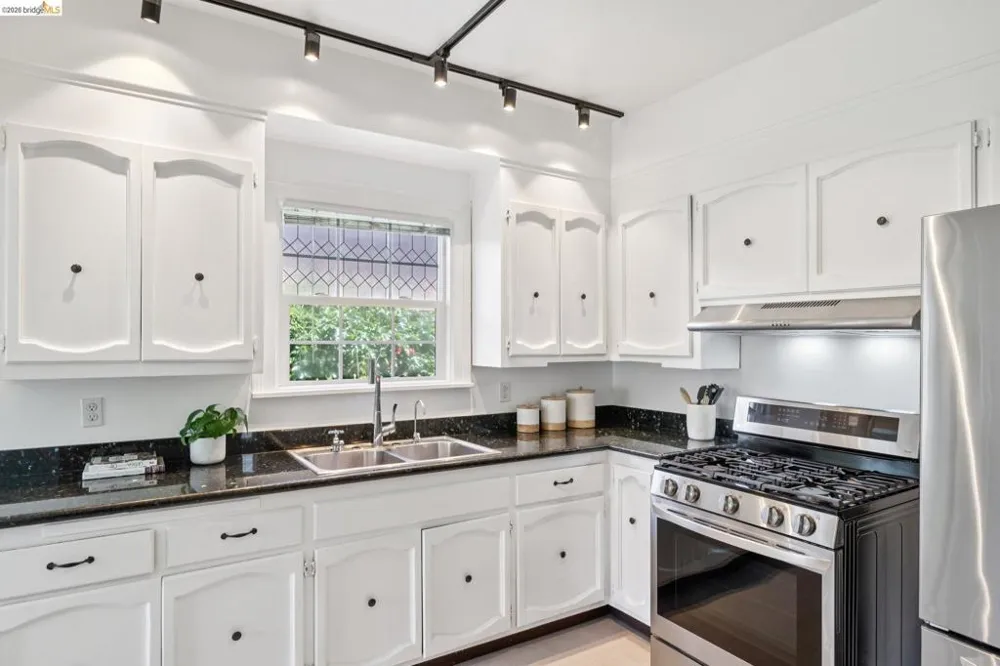 688 31St St Oakland, CA 94609