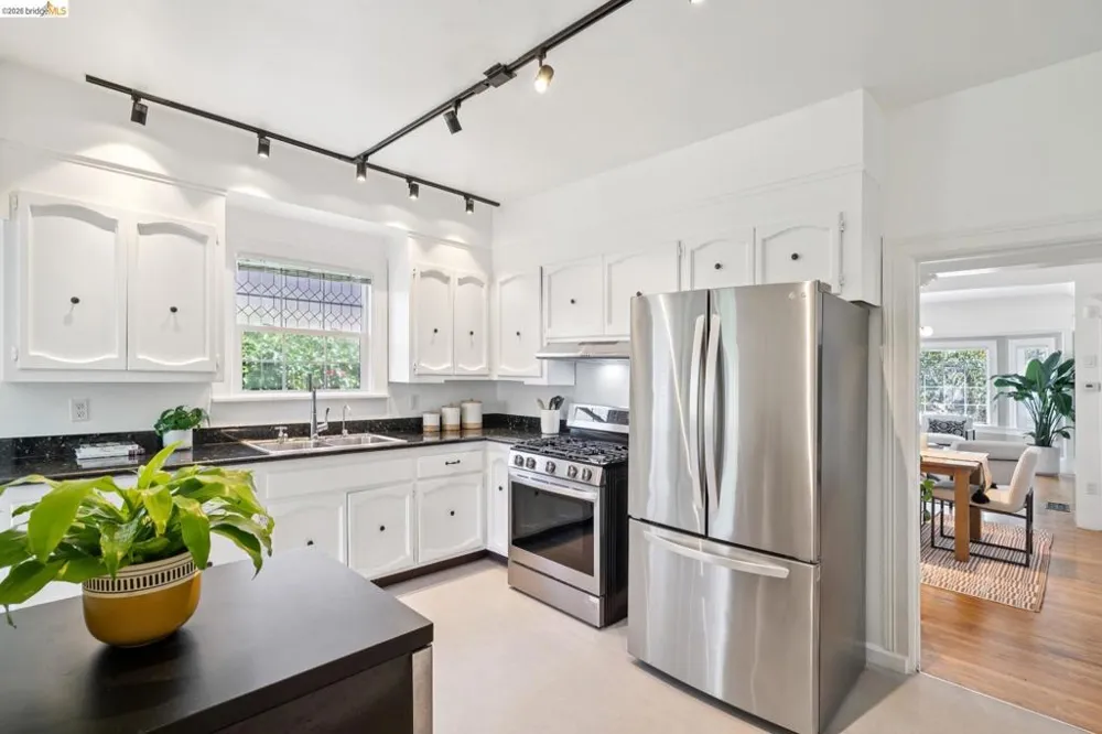688 31St St Oakland, CA 94609