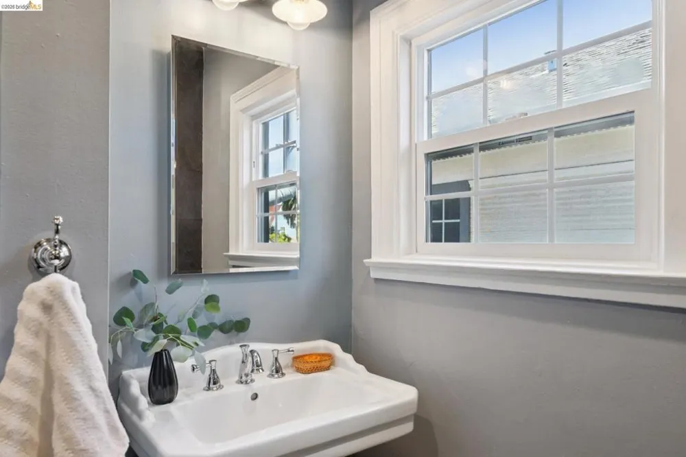 688 31St St Oakland, CA 94609