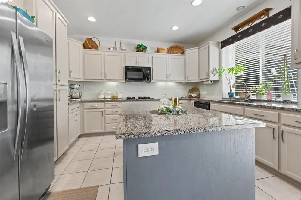 2434 Pearlite Way Antioch, CA 94531