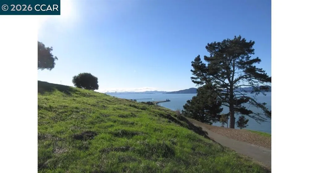 Crest Ave Richmond, CA 94801