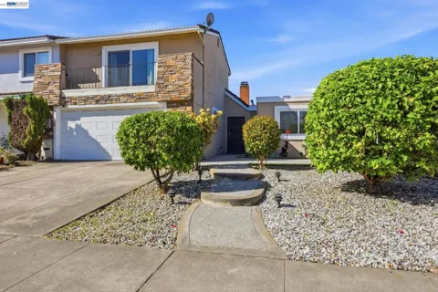 33253 Lake Pyramid St