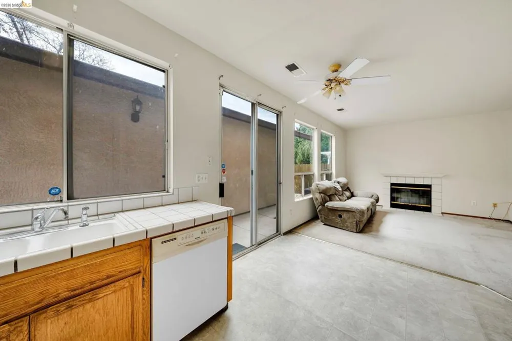 1553 Shadowood Ct. Tracy, CA 95376