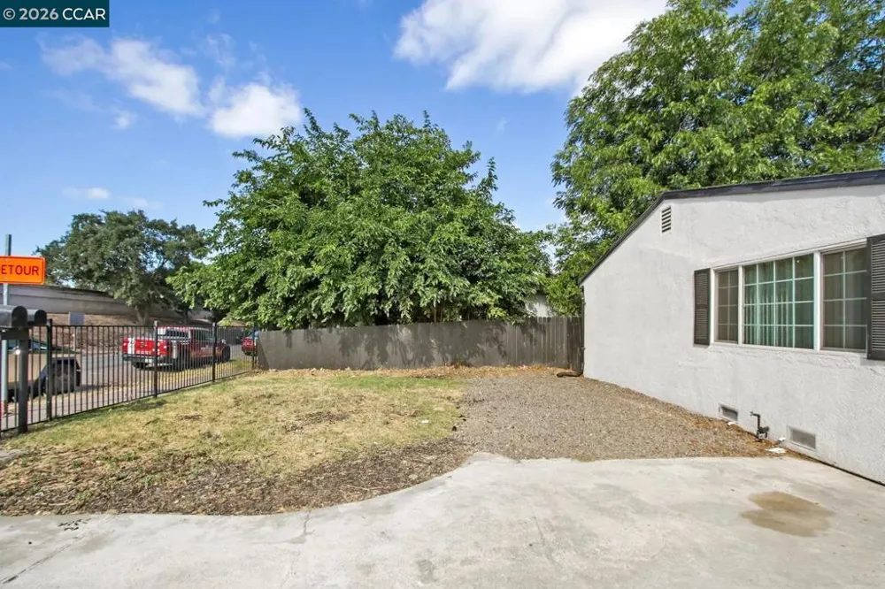 2225 E Myrtle St Stockton, CA 95205