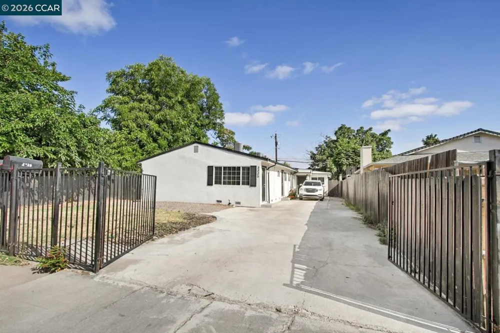 2225 E Myrtle St Stockton, CA 95205