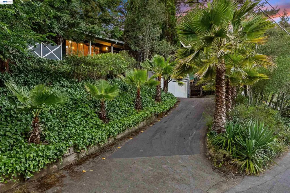 45 Sleepy Hollow Ln Orinda, CA 94563