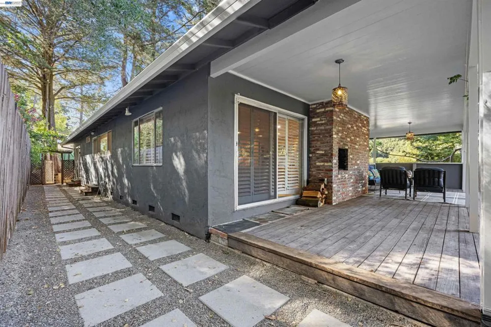 45 Sleepy Hollow Ln Orinda, CA 94563