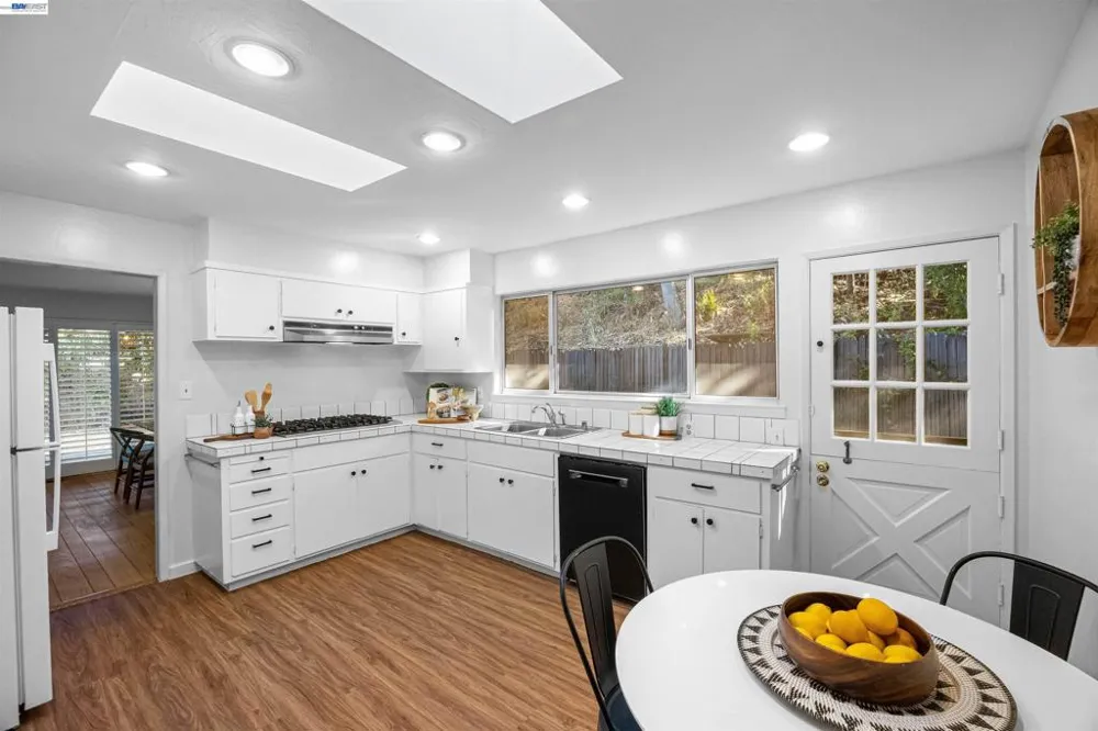 45 Sleepy Hollow Ln Orinda, CA 94563