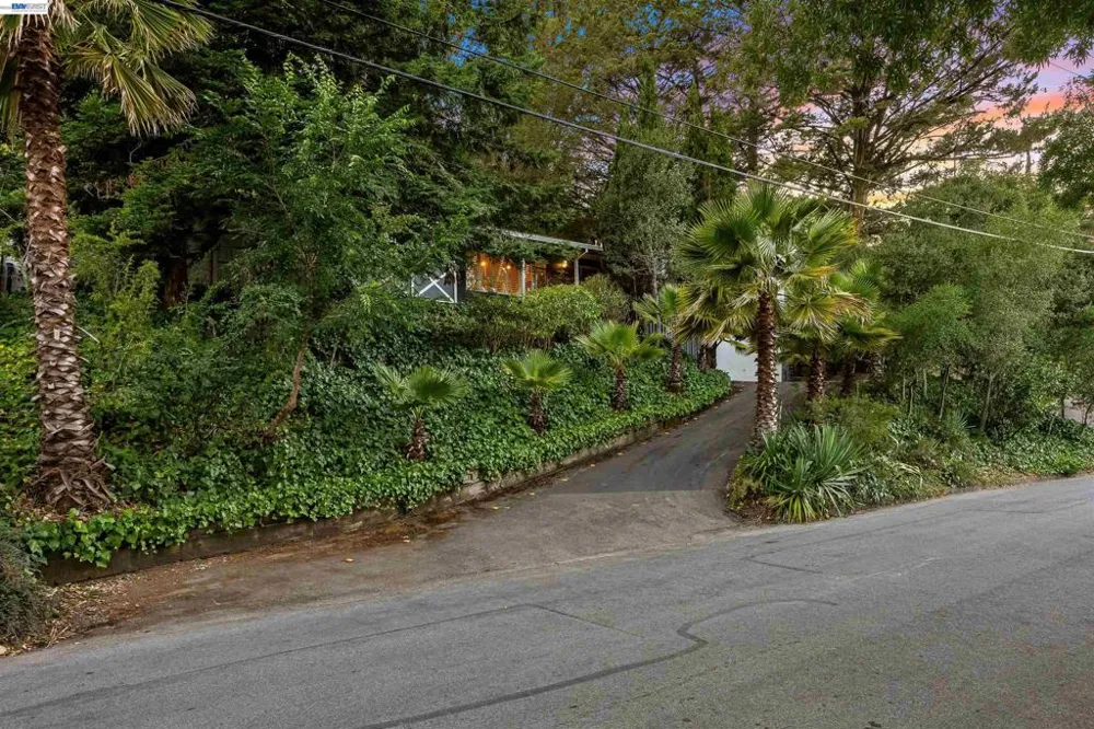 45 Sleepy Hollow Ln Orinda, CA 94563