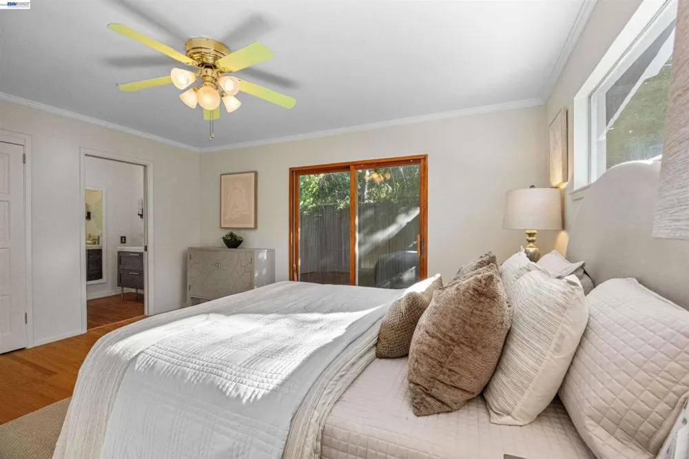 45 Sleepy Hollow Ln Orinda, CA 94563