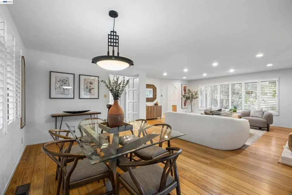 45 Sleepy Hollow Ln Orinda, CA 94563