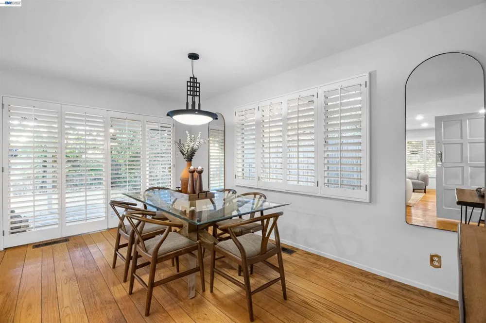 45 Sleepy Hollow Ln Orinda, CA 94563