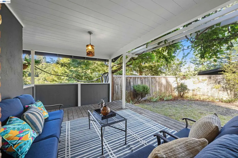 45 Sleepy Hollow Ln Orinda, CA 94563