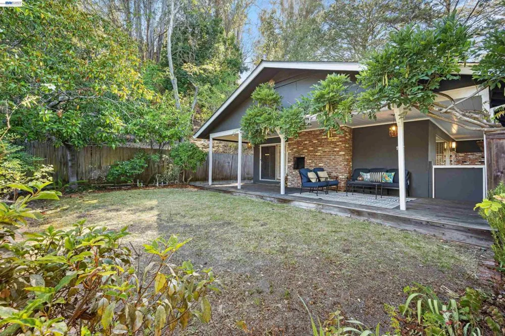 45 Sleepy Hollow Ln Orinda, CA 94563