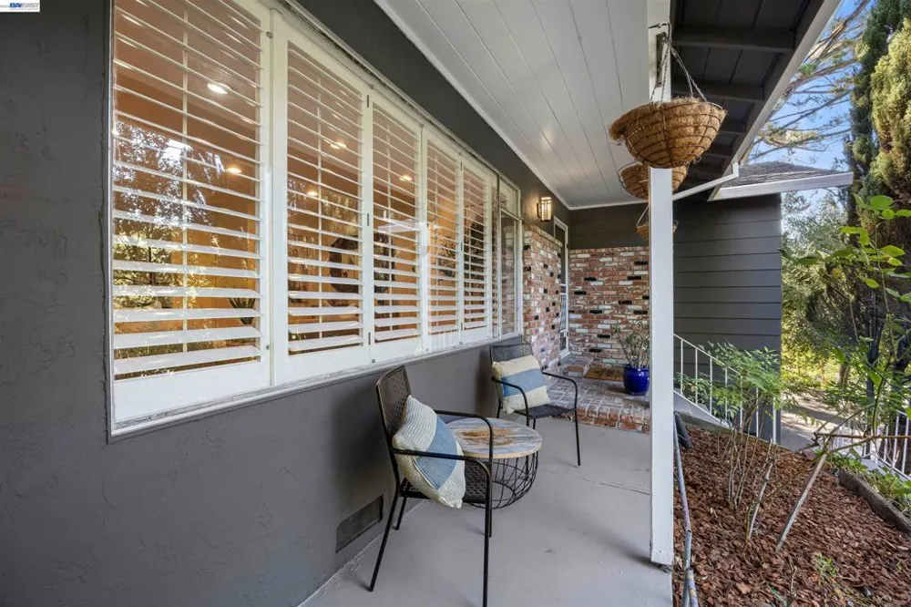 45 Sleepy Hollow Ln Orinda, CA 94563