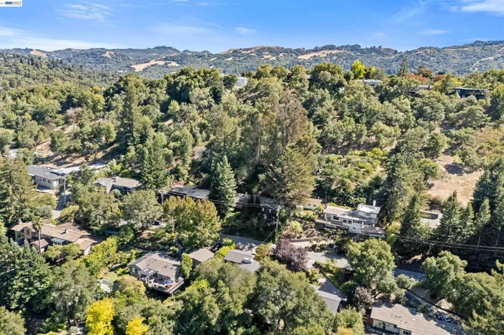 45 Sleepy Hollow Ln Orinda, CA 94563